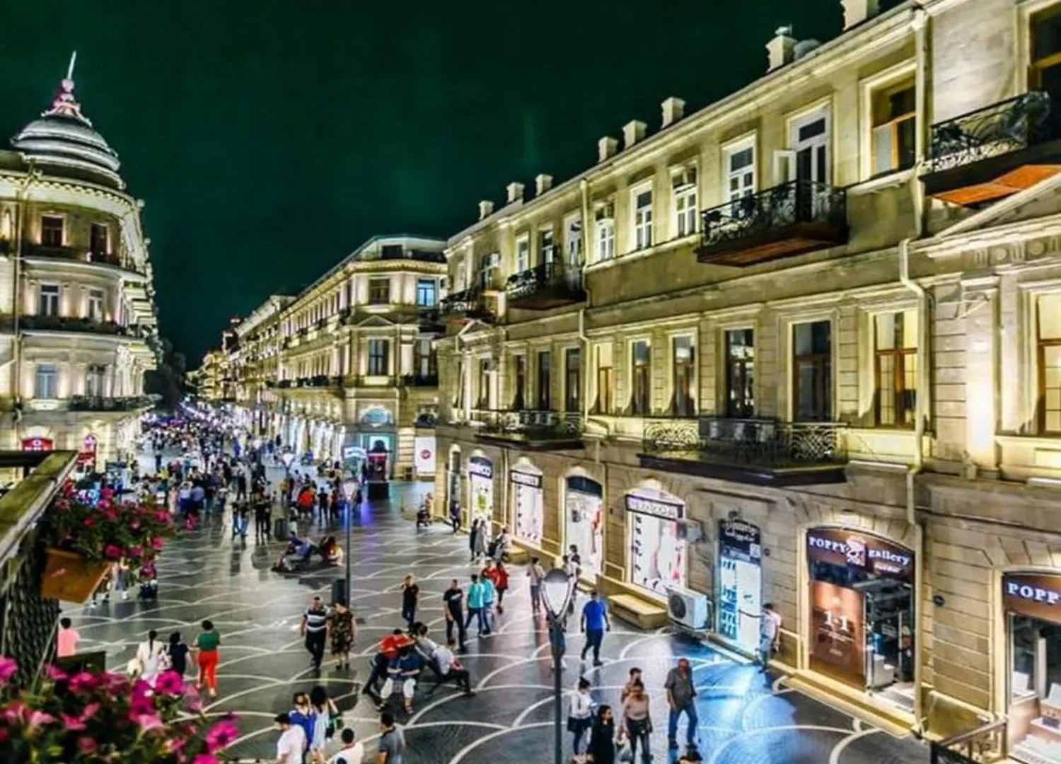 Central Avenue Apartment In Nizami Str Baku