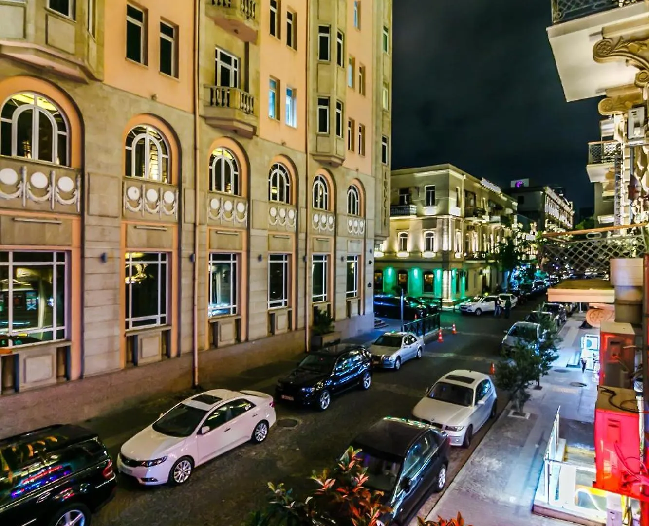 Central Avenue Apartment In Nizami Str Baku
