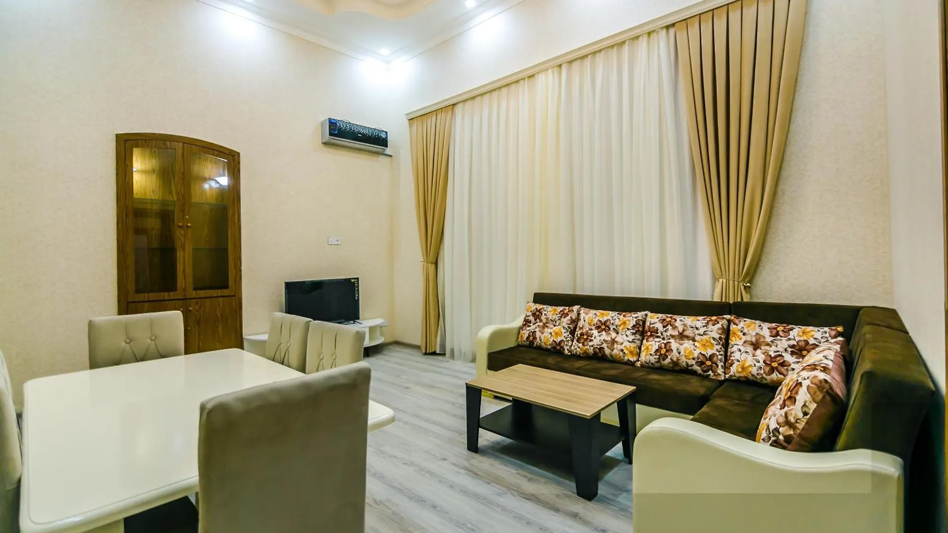 Central Avenue Apartment In Nizami Str Baku 0*,