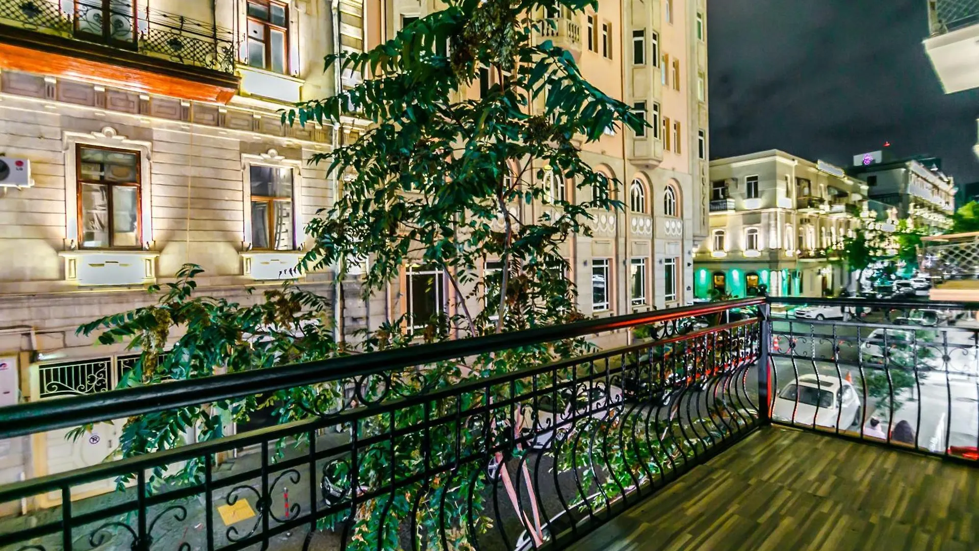 Central Avenue Apartment In Nizami Str Baku